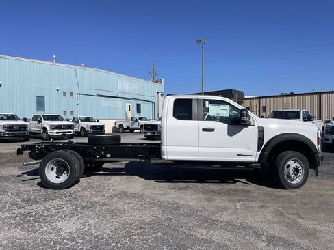 New 2026 Ford F450 XL w/ XL Chrome Package image 2