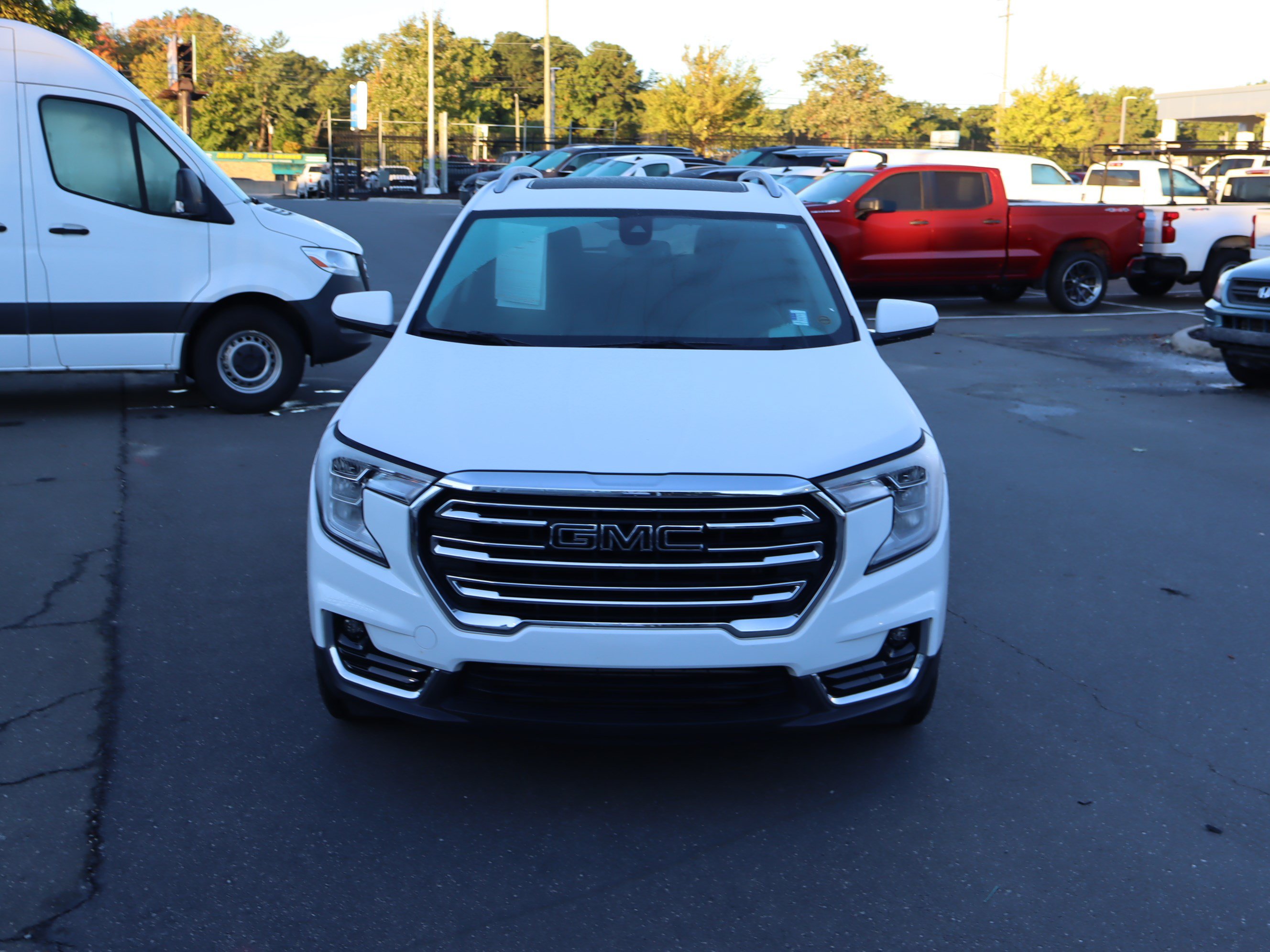 Used 2024 GMC Terrain SLT FWD image 15