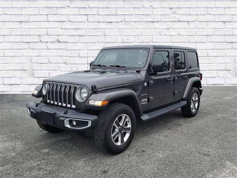 Used 2018 Jeep Wrangler Unlimited Sahara image 4