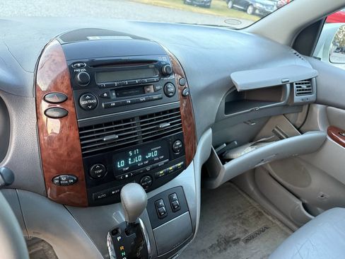 Used 2004 Toyota Sienna XLE image 21