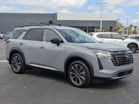 New 2026 Nissan Pathfinder Platinum image 2