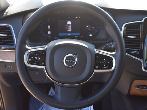 Used 2023 Volvo XC90 B6 Plus image 22