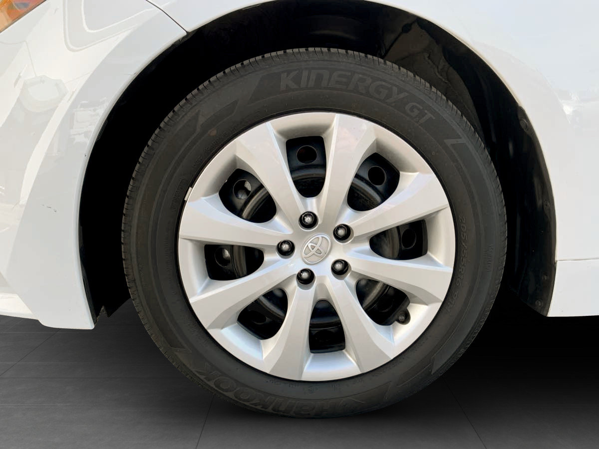 Used 2025 Toyota Corolla LE FWD image 10