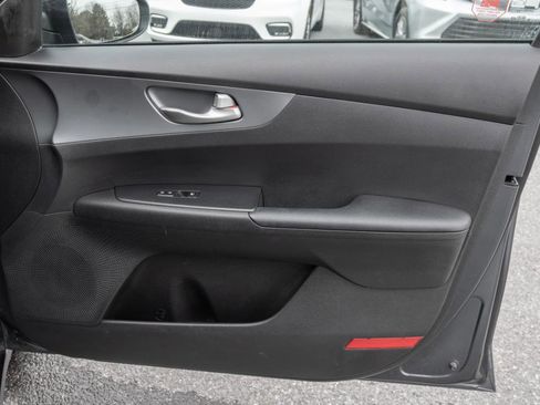 Used 2021 Kia Forte LXS FWD image 31