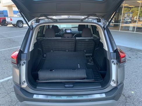 Used 2023 Nissan Rogue SV FWD image 9