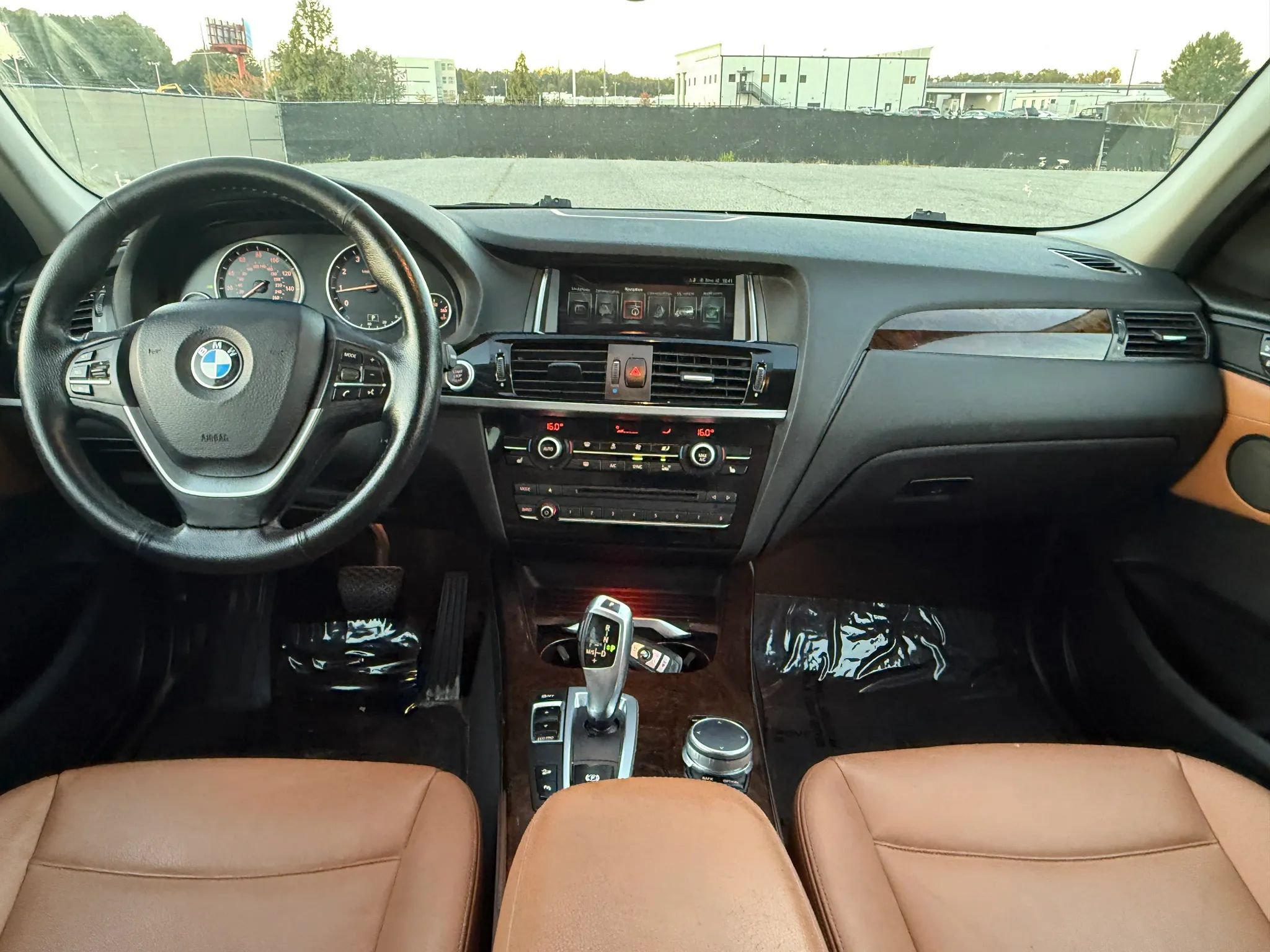Used 2017 BMW X3 xDrive28i AWD/4WD image 3