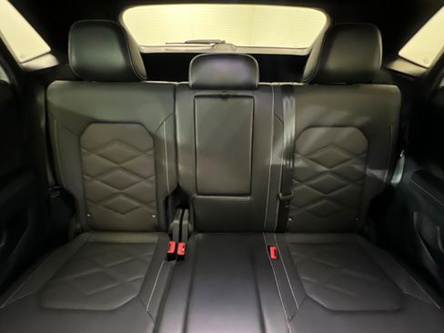 Used 2025 Volkswagen Atlas Cross Sport SE AWD/4WD image 26