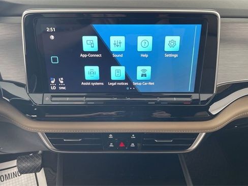 Used 2024 Volkswagen Atlas Cross Sport SE image 38