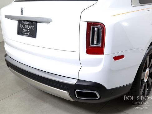 Certified 2020 Rolls-Royce Cullinan AWD/4WD image 48