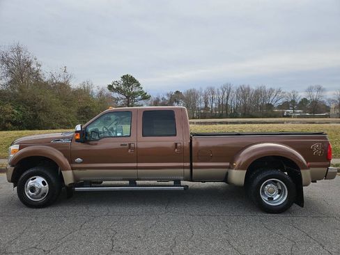 Used 2011 Ford F450 King Ranch w/ King Ranch w/Chrome Pkg image 2