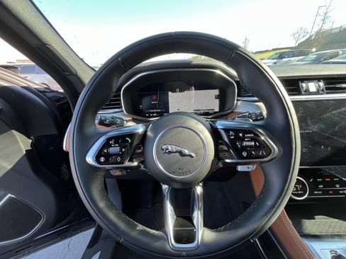 Certified 2026 Jaguar F-PACE R-Dynamic S image 19