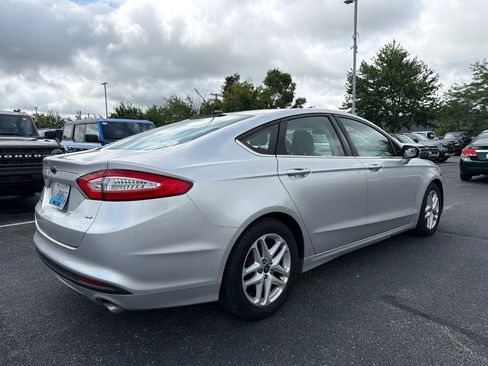 Used 2014 Ford Fusion SE FWD image 3