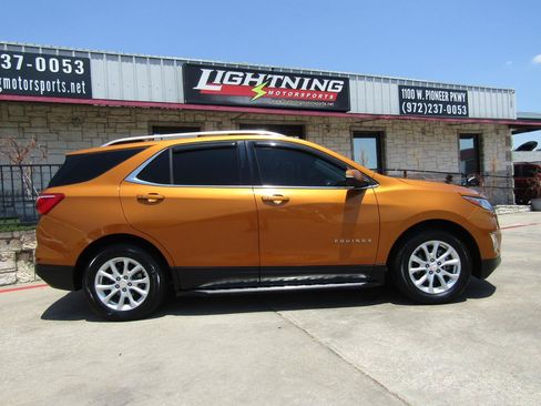 Used 2018 Chevrolet Equinox LT w/ Sun & Infotainment Package FWD image 5