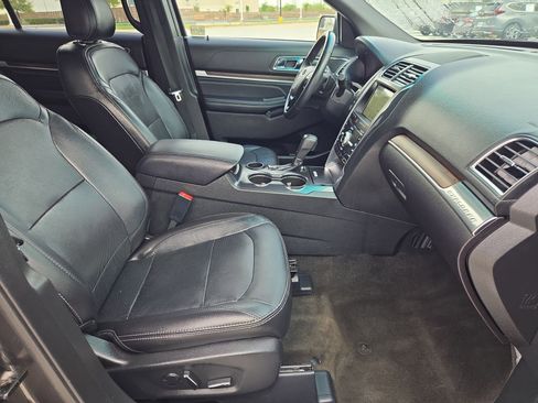 Used 2017 Ford Explorer Limited image 31