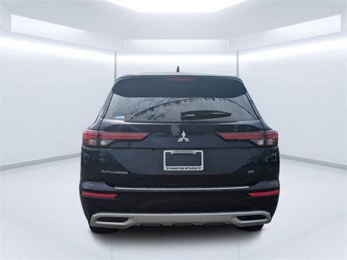 New 2025 Mitsubishi Outlander SE image 4
