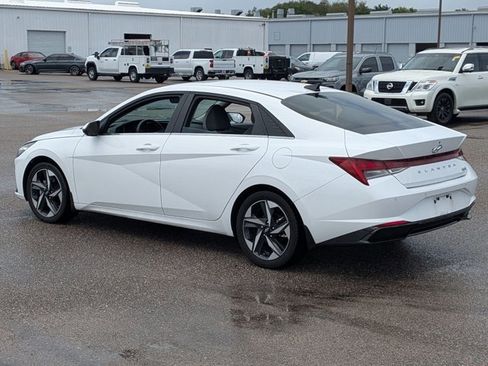 Used 2023 Hyundai Elantra Limited image 7