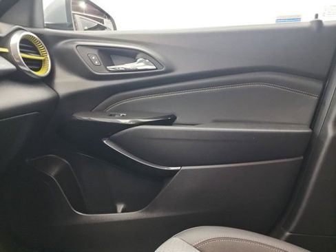 Used 2024 Chevrolet Trax LT image 33