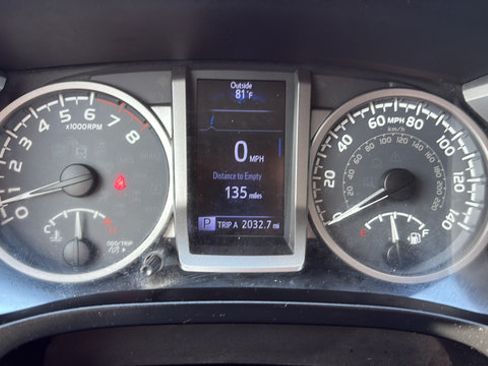 Used 2017 Toyota Tacoma SR5 w/ Tow Package AWD/4WD image 11