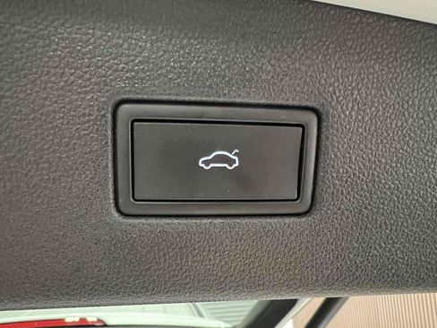 Used 2022 Volkswagen Tiguan SE FWD image 11
