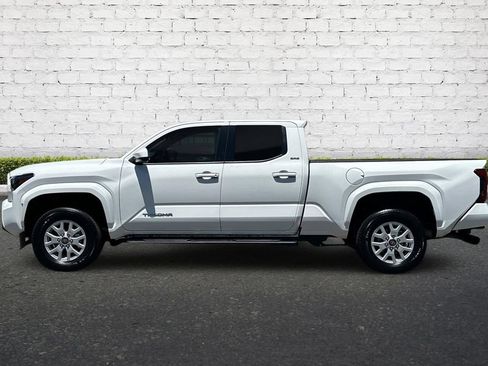 Used 2025 Toyota Tacoma SR5 AWD/4WD image 7