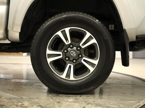 Used 2019 Toyota Tacoma TRD Sport image 38