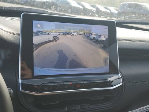 New 2026 Jeep Compass Latitude image 10