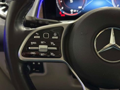 Used 2022 Mercedes-Benz GLB 250 4MATIC w/ Premium Package Lite image 17