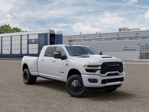 New 2026 RAM 3500 Laramie AWD/4WD image 5