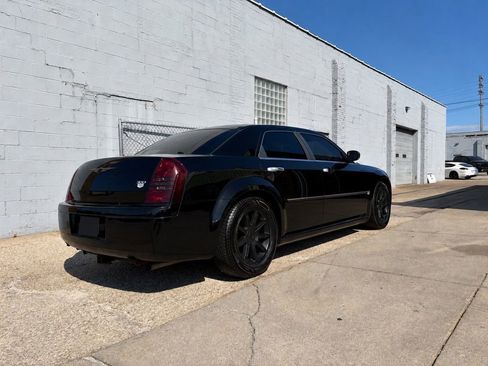 Used 2005 Chrysler 300 C w/ Navigation & Sound Group II RWD image 4