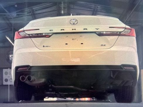 Used 2026 Toyota Camry SE FWD image 8