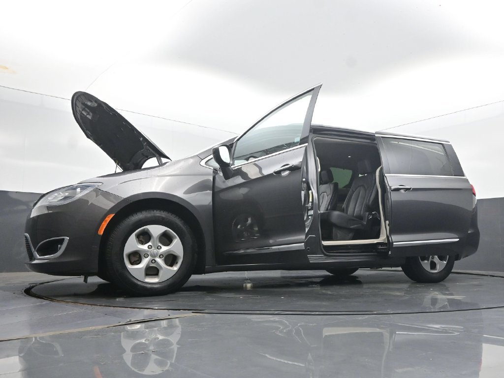 Used 2017 Chrysler Pacifica Touring-L Plus FWD image 62