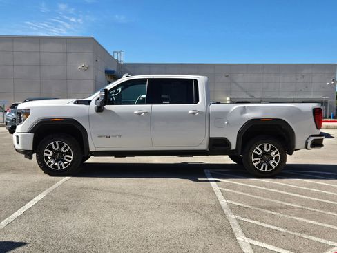 Used 2022 GMC Sierra 2500 AT4 w/ AT4 Premium Plus Package AWD/4WD image 6
