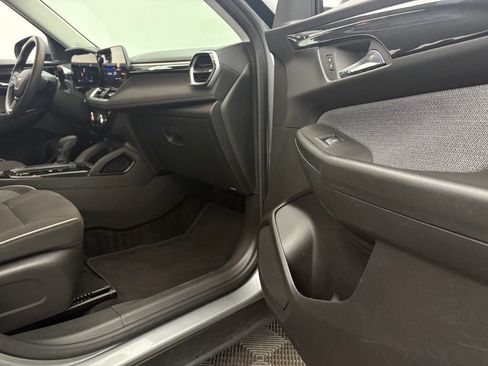 Used 2025 Chevrolet TrailBlazer LT FWD image 25