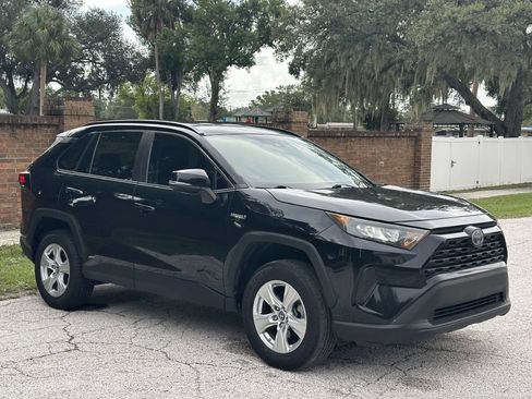 Used 2019 Toyota RAV4 LE AWD/4WD image 5