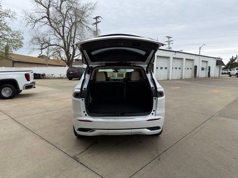 Used 2024 Buick Enclave Avenir w/ Avenir Technology Package image 33