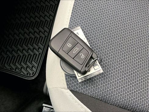 New 2026 Volkswagen Taos S image 31