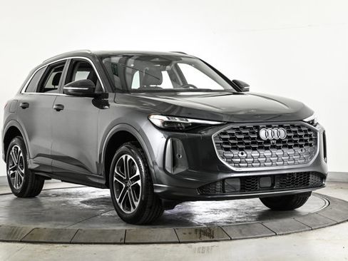 Certified 2025 Audi Q5 Premium Plus w/ Premium Plus image 3