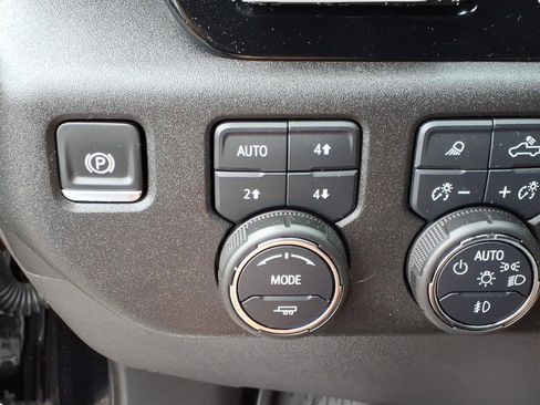 Used 2025 Chevrolet Silverado 1500 LTZ w/ Technology Package AWD/4WD image 28
