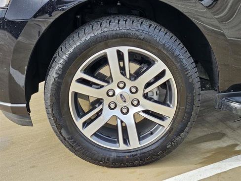Used 2024 Ford Expedition Limited image 7