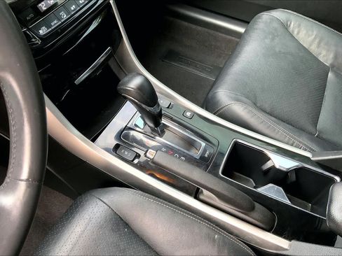Used 2017 Honda Accord Touring image 17