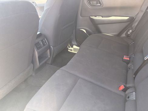 Used 2024 Nissan Rogue S FWD image 14