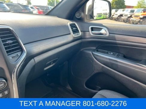Used 2021 Jeep Grand Cherokee Laredo w/ Security & Convenience Group AWD/4WD image 26