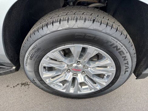 Used 2024 GMC Yukon XL Denali AWD/4WD image 15