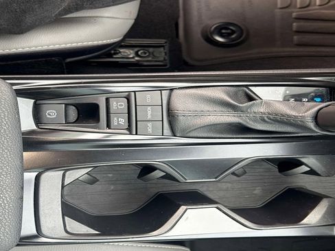 Used 2025 Toyota Camry XLE image 24