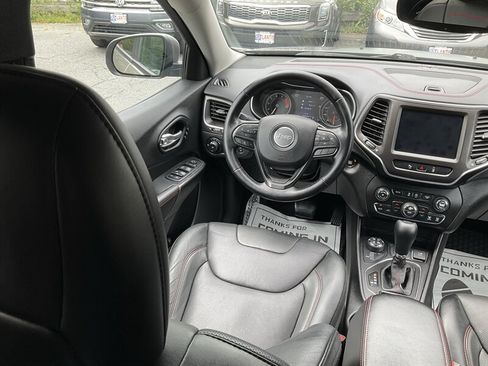 Used 2021 Jeep Cherokee Trailhawk w/ Premium Leather Package AWD/4WD image 18