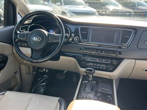 Used 2016 Kia Sedona SX image 25