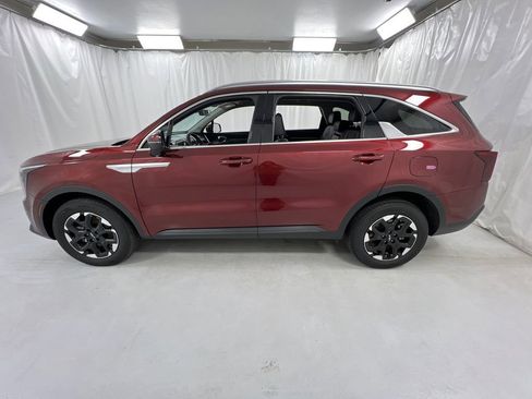 Used 2025 Kia Sorento S AWD/4WD image 5