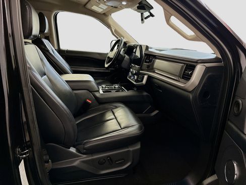 Used 2024 Ford Expedition Max XLT image 34