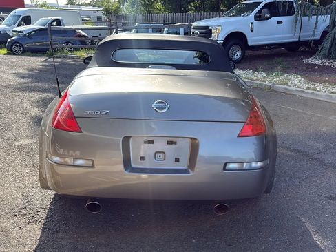 Used 2007 Nissan 350Z Touring RWD image 6