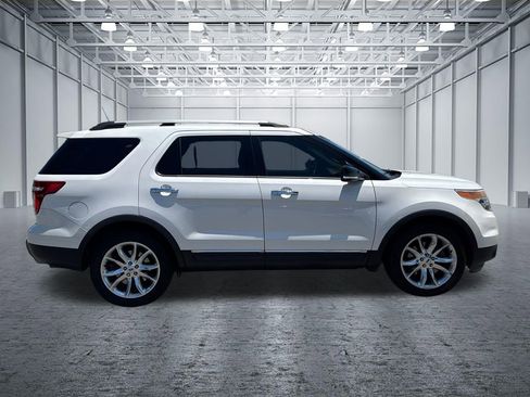 Used 2014 Ford Explorer XLT w/ Equipment Group 202A FWD image 8